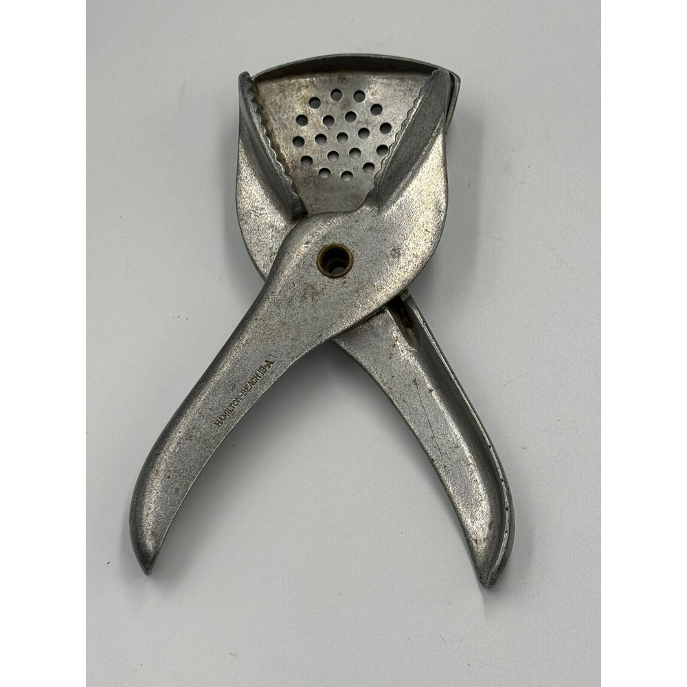 Vintage Hamilton Beach 18-A Aluminum Citrus Juicer Manual Hand Press Squeezer